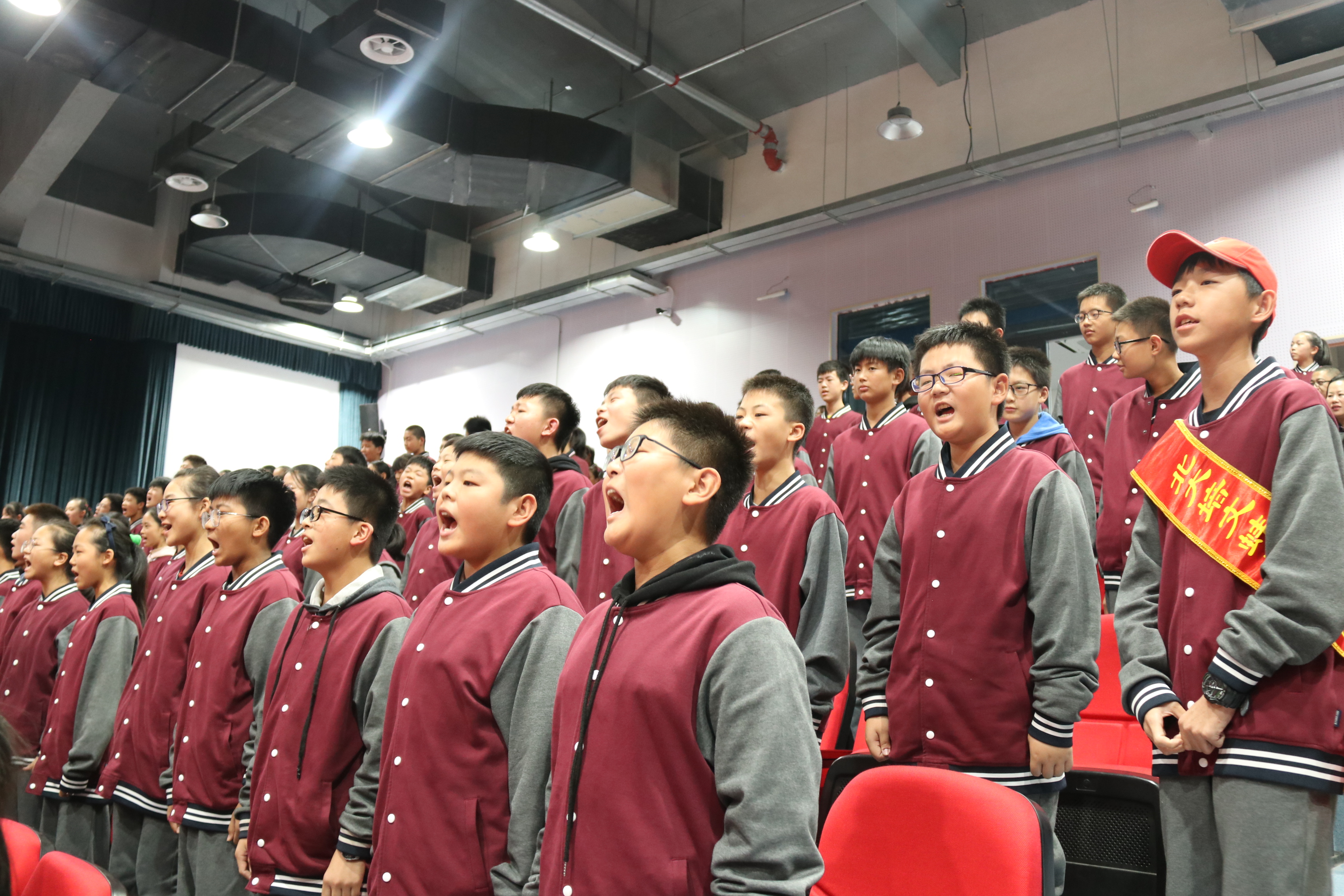 家長與學校向規范要質量，榮譽與誓言共守護伴成長丨北大培文蚌埠實驗學校舉行七年級家長會暨月考表彰大會