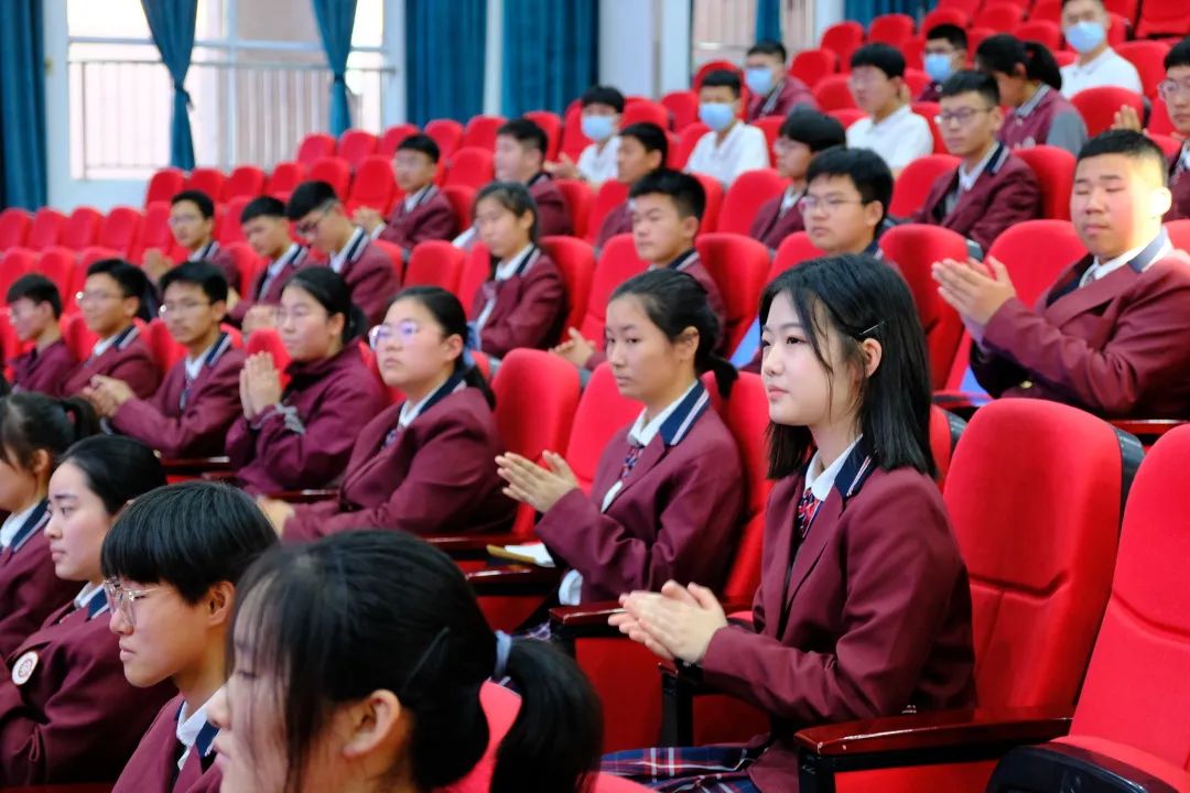 你好，新團員！北大培文蚌埠實驗學校2022年集中示范入團儀式暨十四歲集體生日活動