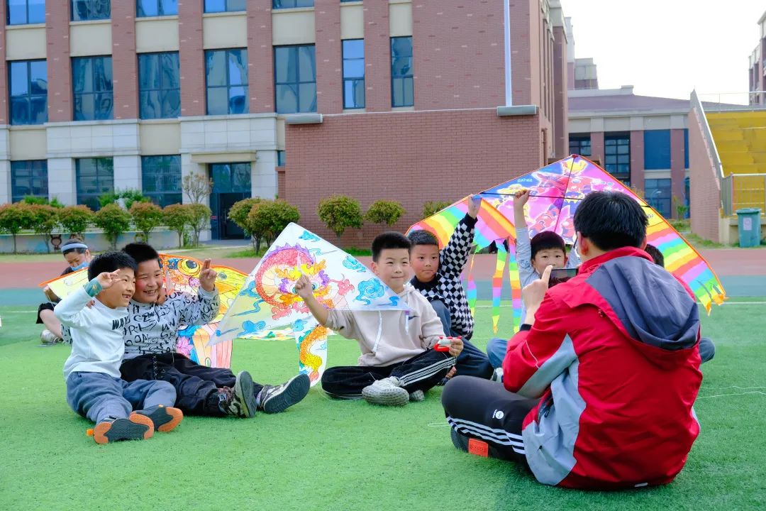 七彩童年，放飛夢想 | 蚌埠博雅培文一年級親子風箏節